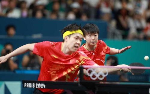 混双颁奖莎头吃瓜,揭秘赛场背后的甜蜜故事