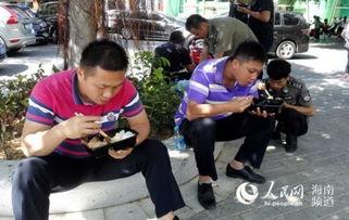 新春走基层吃瓜,吃瓜群众的欢乐时光